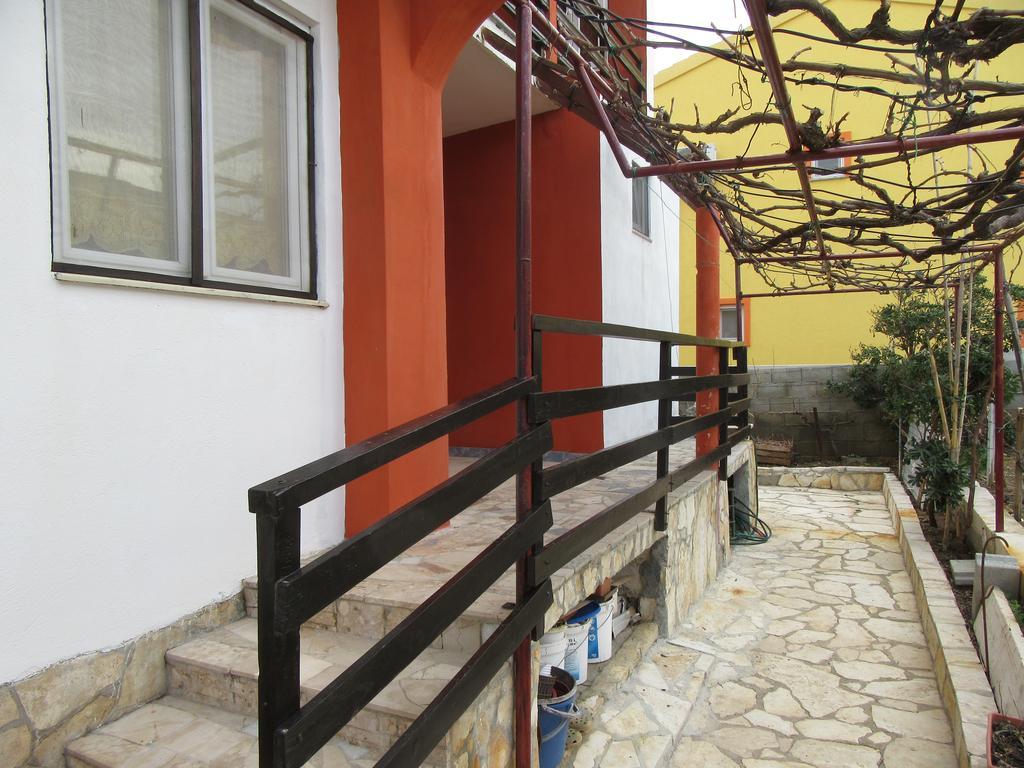 Apartments Leon Razanac Bagian luar foto