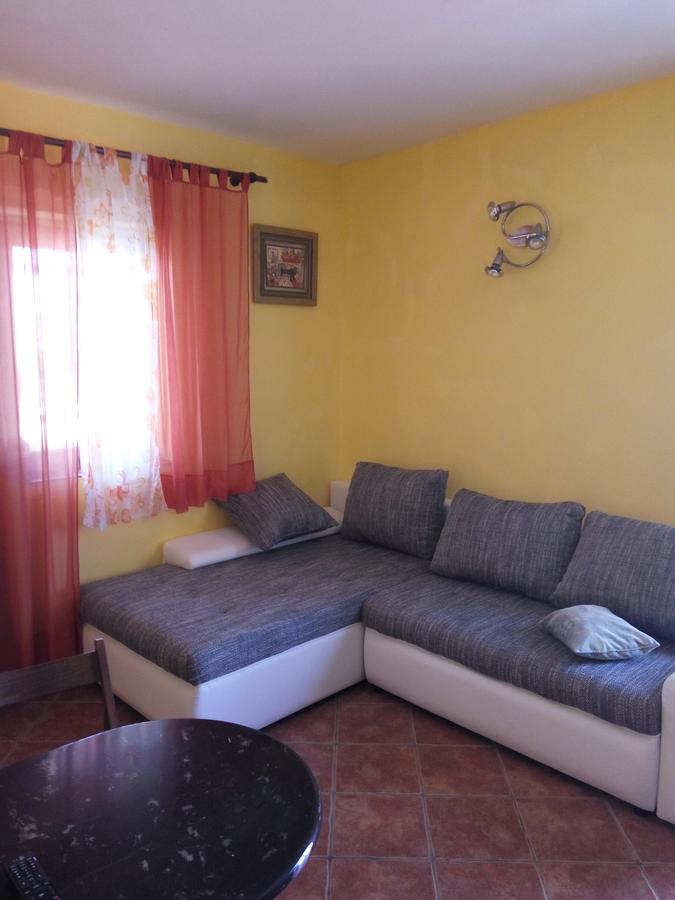 Apartments Leon Razanac Bagian luar foto